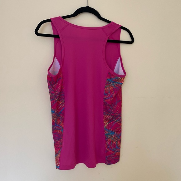 ⭕️SALE⭕️Reebok size medium pink shirt 👚 - Picture 2 of 7